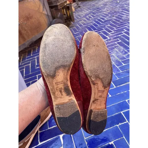 Gucci Women's Burgundy Suede Flats with gold Buckle Detail - Picture 9 of 9